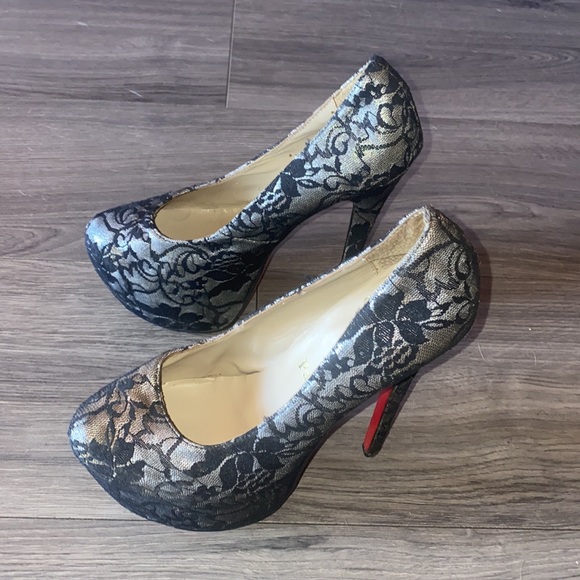 Red bottoms - Picture 3 of 14